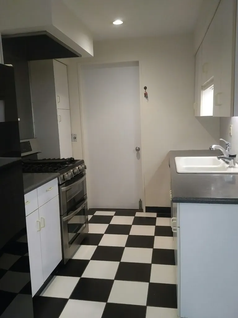824 West Gunnison Street Chicago IL 60640