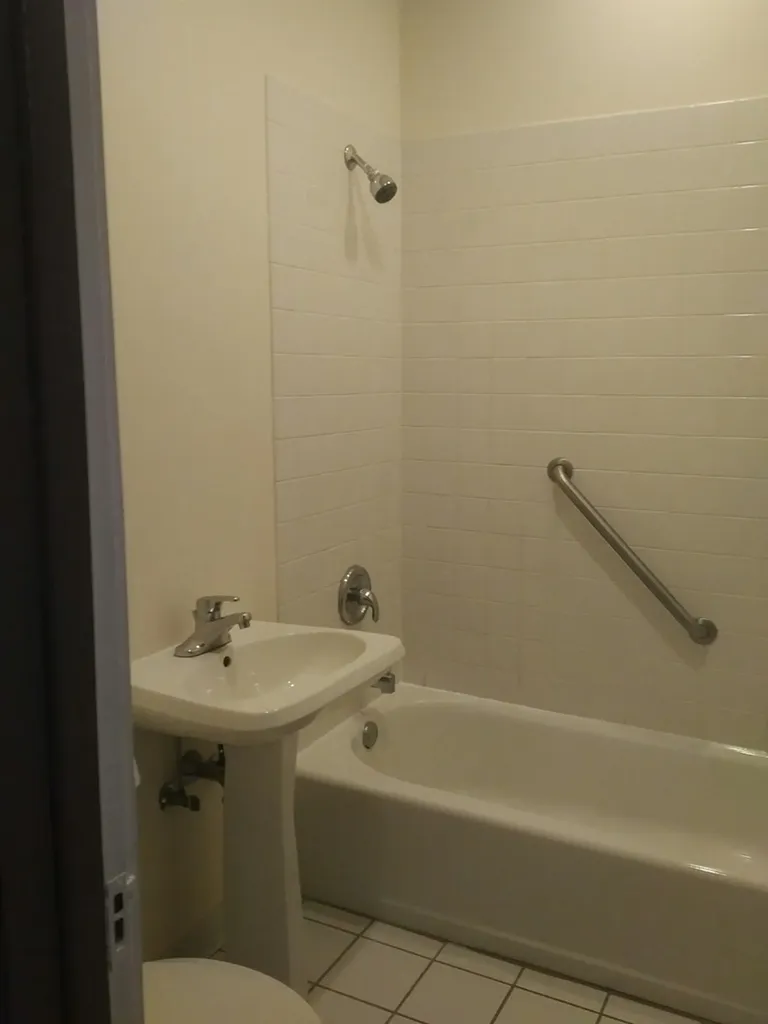 824 West Gunnison Street Chicago IL 60640