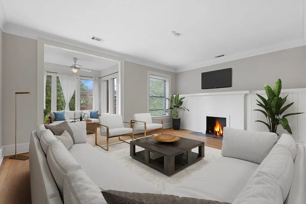 824 West Gunnison Street Chicago IL 60640