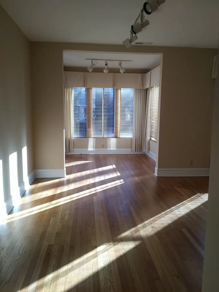 824 West Gunnison Street Chicago IL 60640