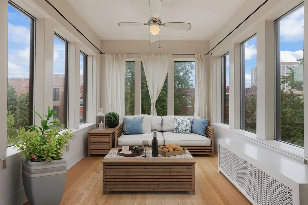 824 West Gunnison Street Chicago IL 60640