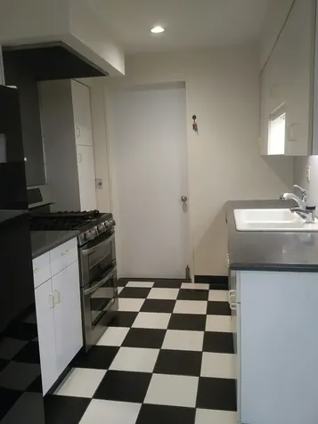824 West Gunnison Street Chicago IL 60640