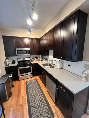 824 West Gunnison Street Chicago IL 60640