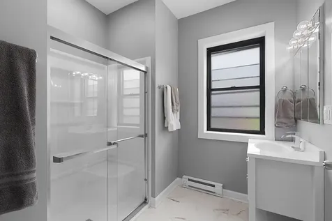 824 West Gunnison Street Chicago IL 60640