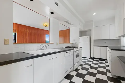 824 West Gunnison Street Chicago IL 60640