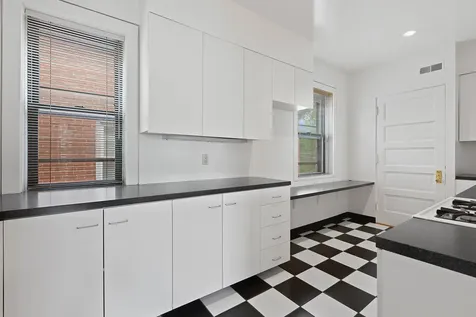 824 West Gunnison Street Chicago IL 60640