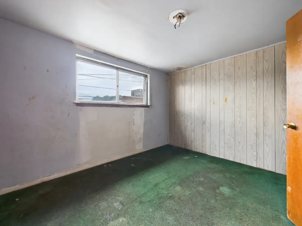 7915 South Saginaw Avenue Chicago IL 60617