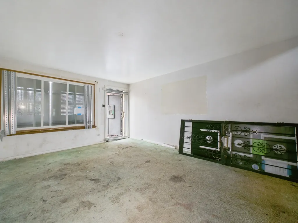 7915 South Saginaw Avenue Chicago IL 60617