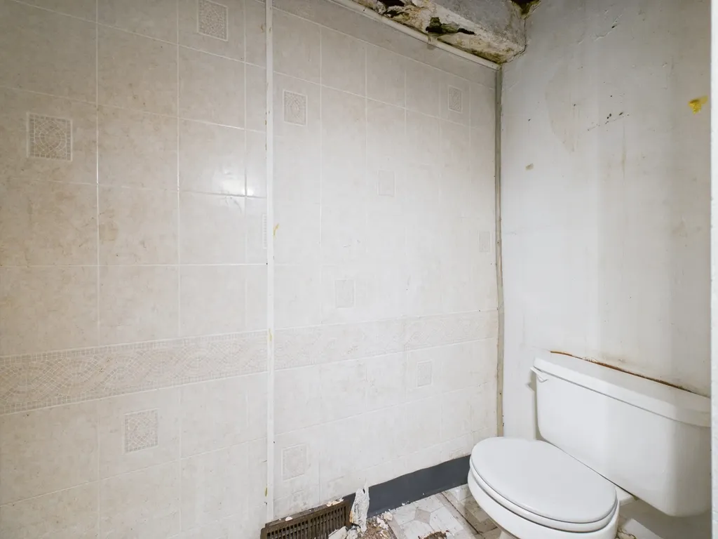 7915 South Saginaw Avenue Chicago IL 60617