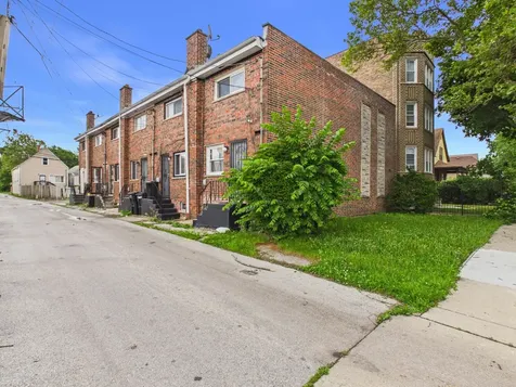7915 South Saginaw Avenue Chicago IL 60617