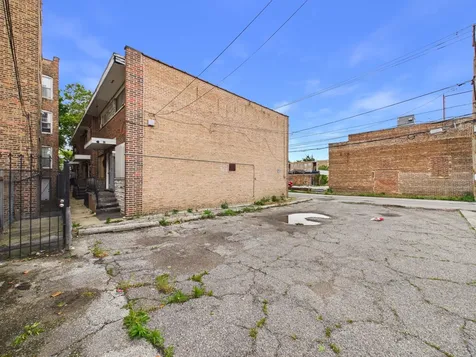 7915 South Saginaw Avenue Chicago IL 60617