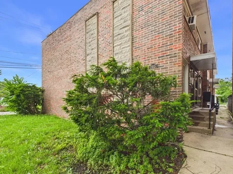 7915 South Saginaw Avenue Chicago IL 60617