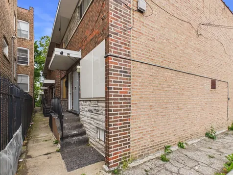 7915 South Saginaw Avenue Chicago IL 60617