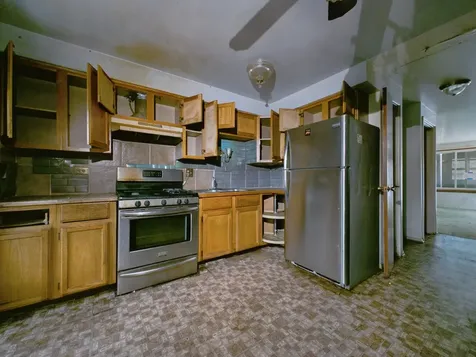 7915 South Saginaw Avenue Chicago IL 60617