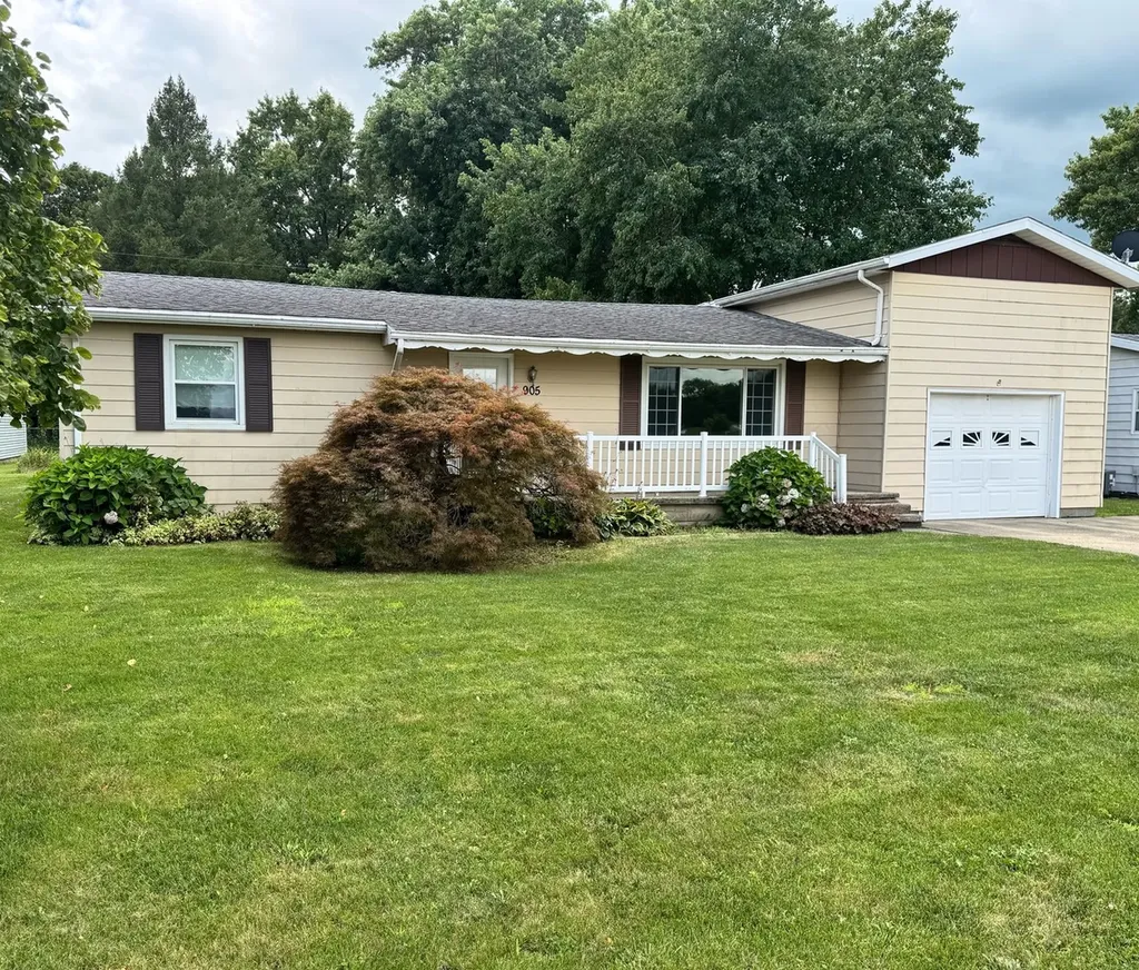 905 East Harrison Street Villa Grove IL 61956