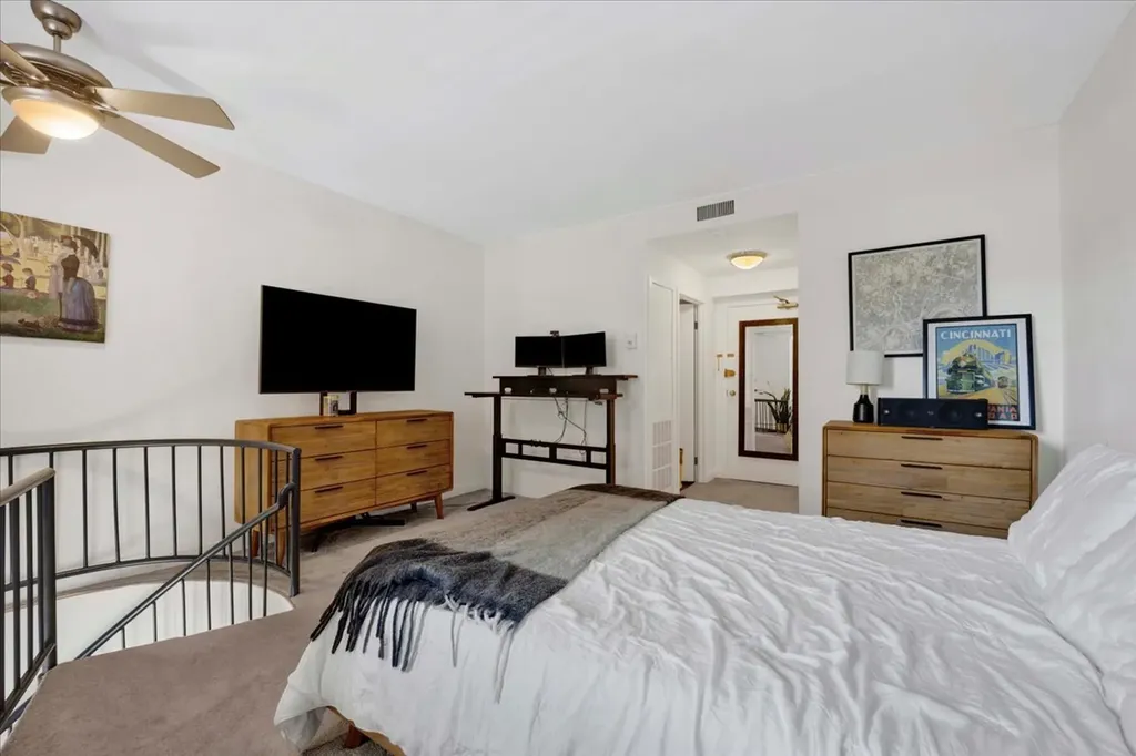 2100 North Lincoln Park West Chicago IL 60614