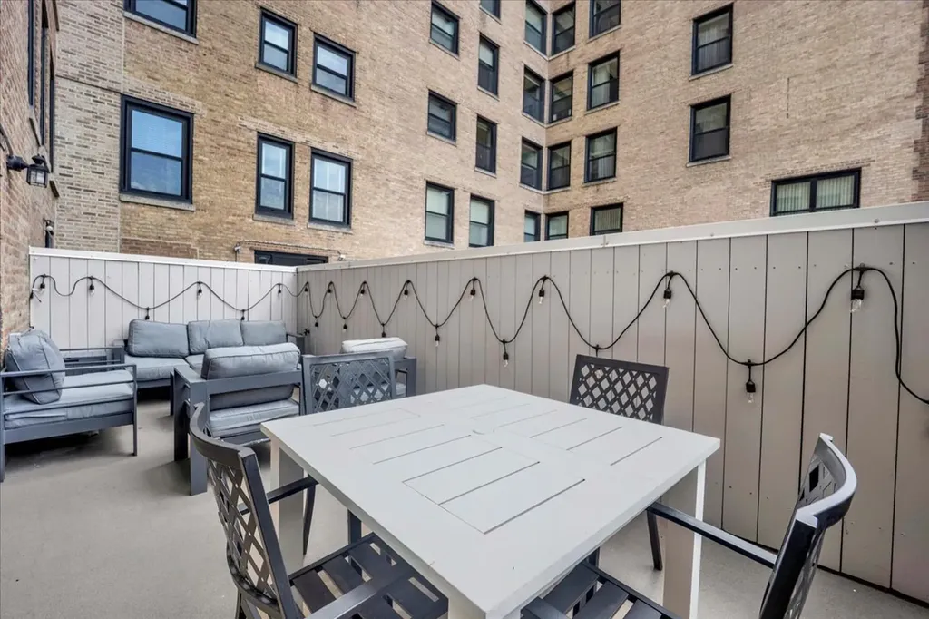 2100 North Lincoln Park West Chicago IL 60614