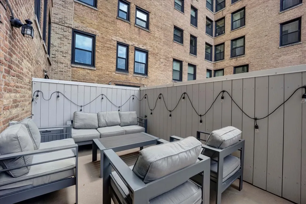 2100 North Lincoln Park West Chicago IL 60614