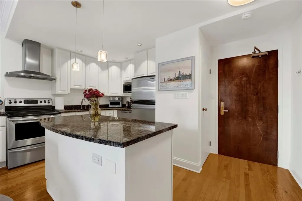 2100 North Lincoln Park West Chicago IL 60614
