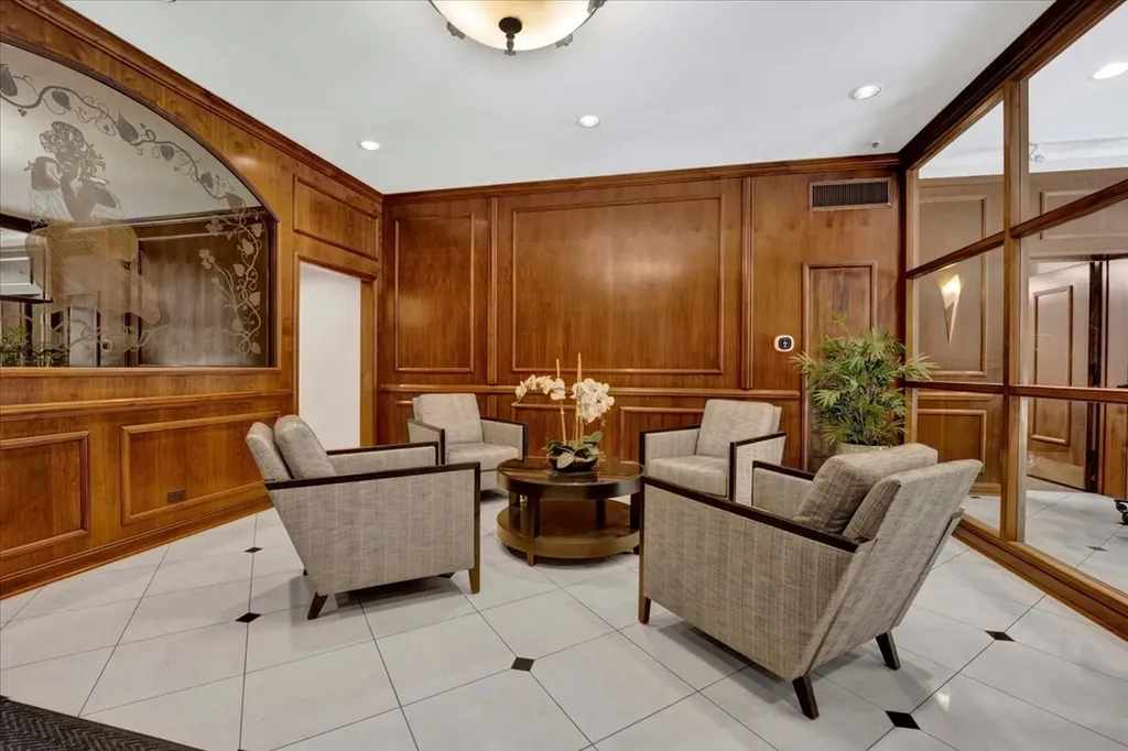 2100 North Lincoln Park West Chicago IL 60614