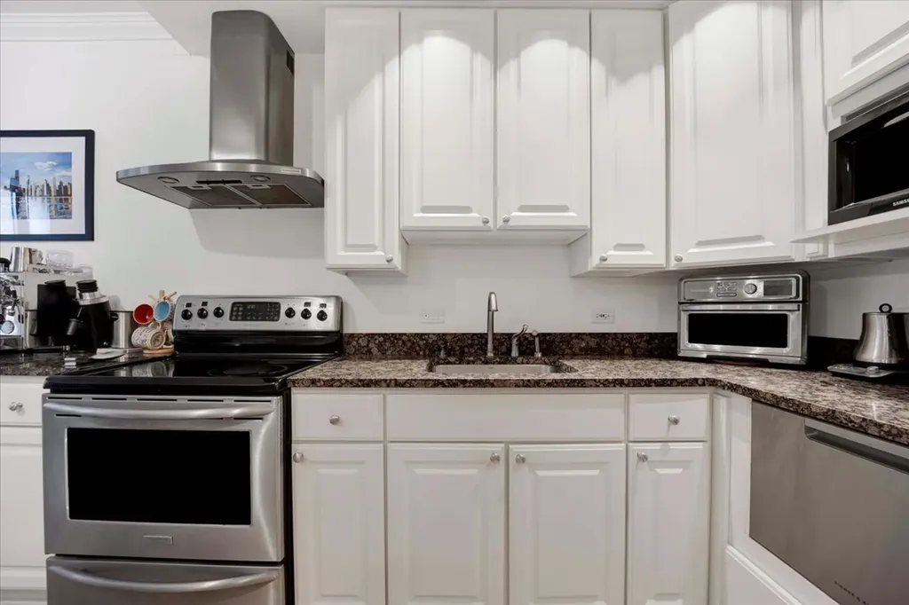 2100 North Lincoln Park West Chicago IL 60614