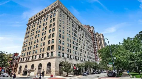 2100 North Lincoln Park West Chicago IL 60614