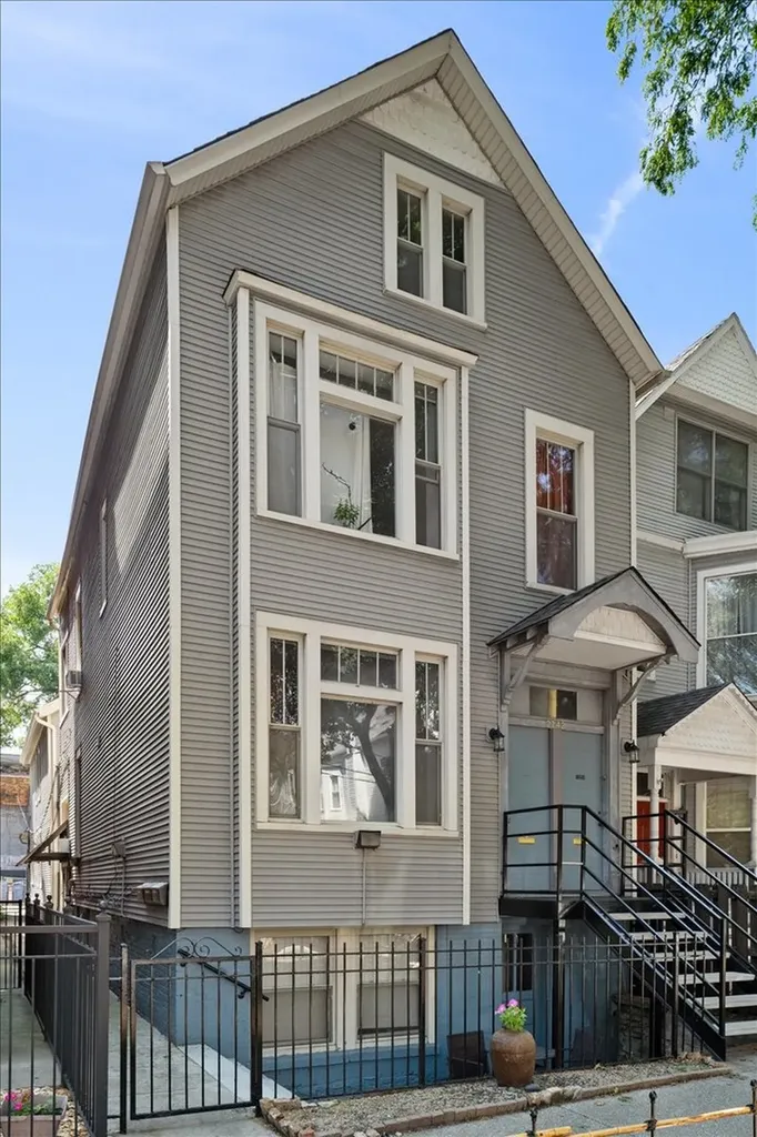 2742 North Seminary Avenue Chicago IL 60614