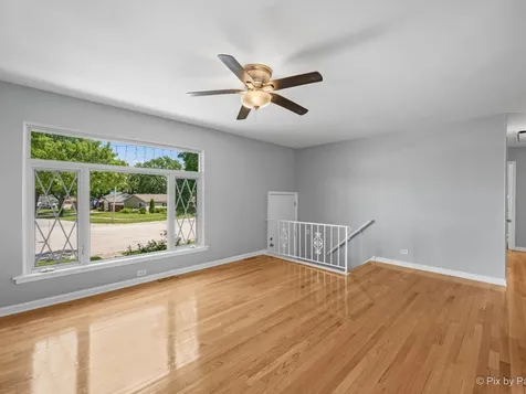 400 Lillian Lane Des Plaines IL 60016