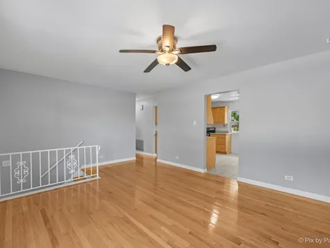 400 Lillian Lane Des Plaines IL 60016