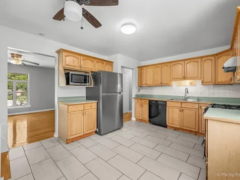 400 Lillian Lane Des Plaines IL 60016