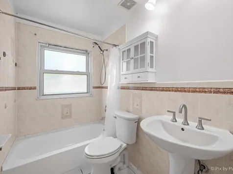 400 Lillian Lane Des Plaines IL 60016