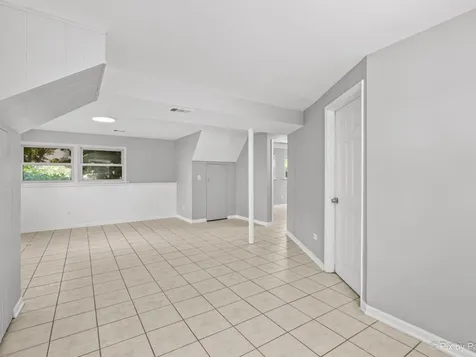 400 Lillian Lane Des Plaines IL 60016