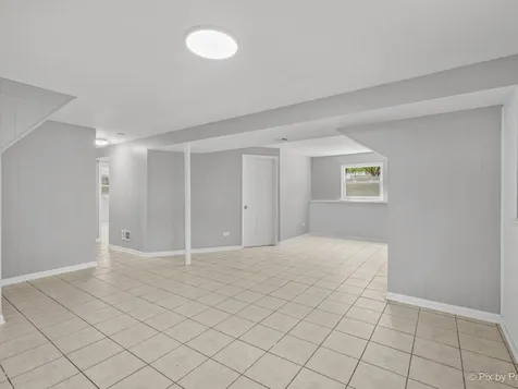 400 Lillian Lane Des Plaines IL 60016