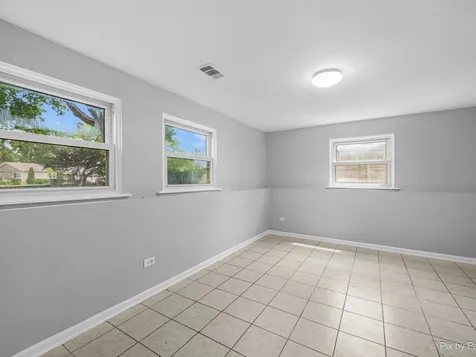 400 Lillian Lane Des Plaines IL 60016