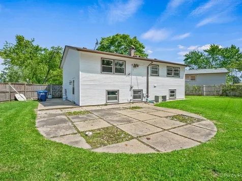 400 Lillian Lane Des Plaines IL 60016