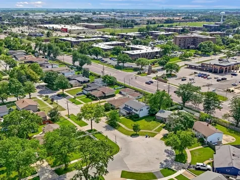400 Lillian Lane Des Plaines IL 60016