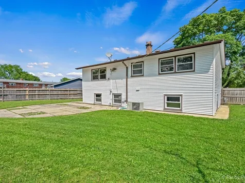 400 Lillian Lane Des Plaines IL 60016
