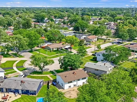 400 Lillian Lane Des Plaines IL 60016