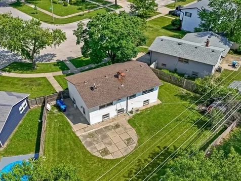 400 Lillian Lane Des Plaines IL 60016