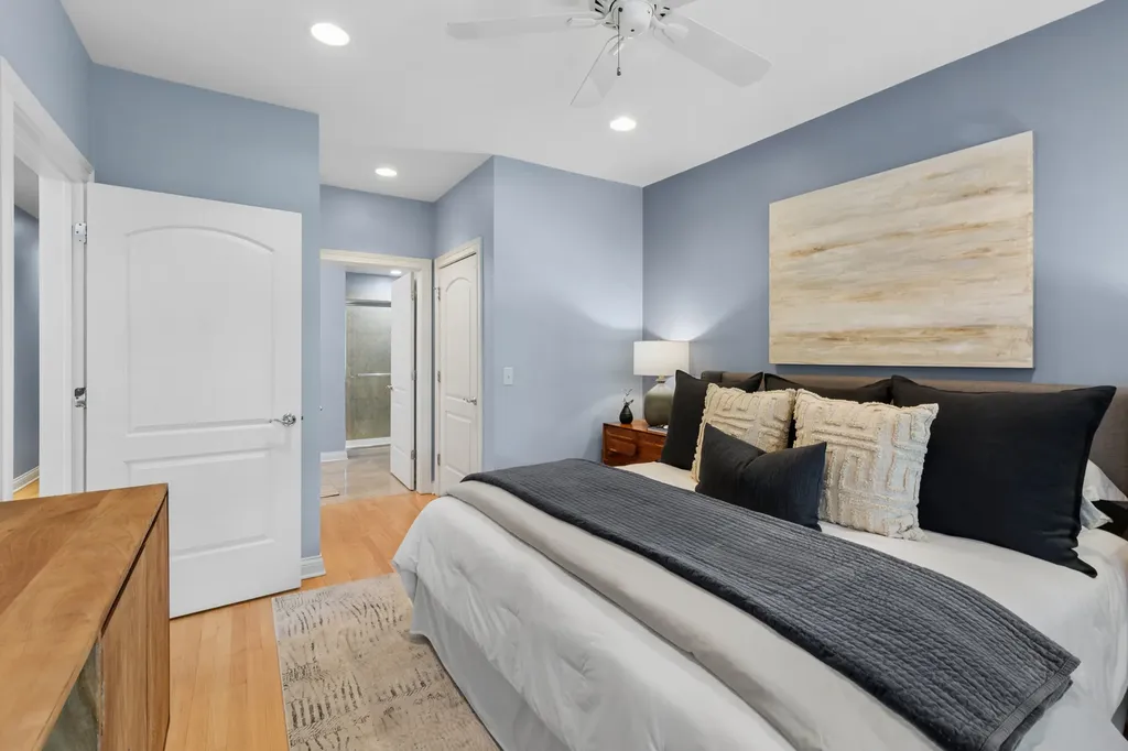 640 West Barry Avenue Chicago IL 60657