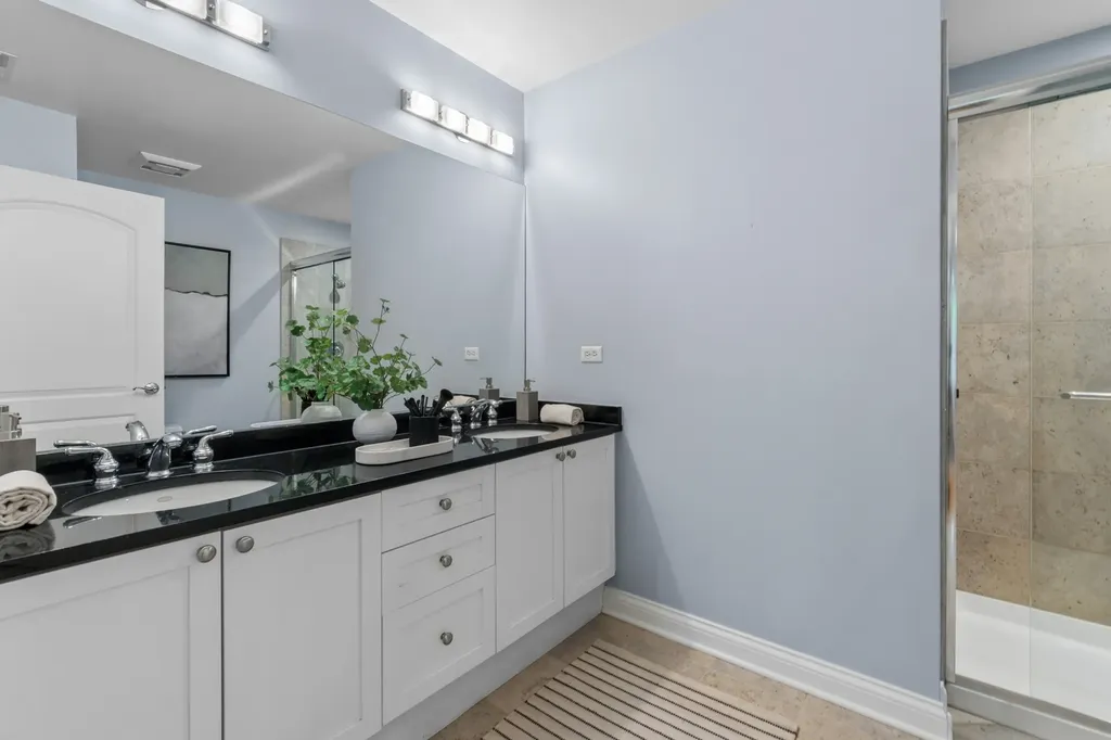 640 West Barry Avenue Chicago IL 60657