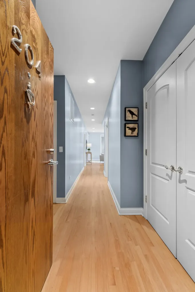 640 West Barry Avenue Chicago IL 60657