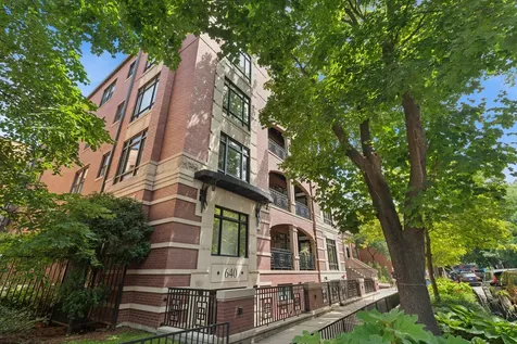 640 West Barry Avenue Chicago IL 60657