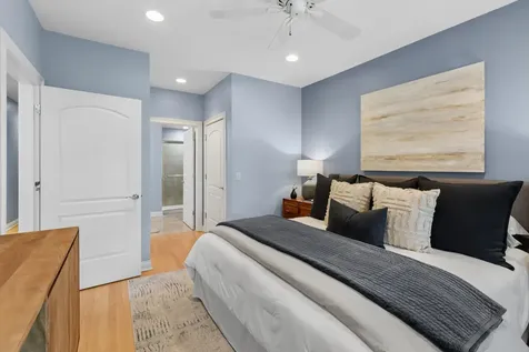 640 West Barry Avenue Chicago IL 60657