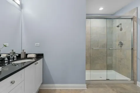 640 West Barry Avenue Chicago IL 60657