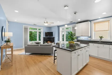 640 West Barry Avenue Chicago IL 60657