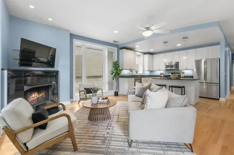640 West Barry Avenue Chicago IL 60657