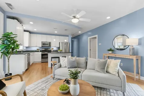 640 West Barry Avenue Chicago IL 60657