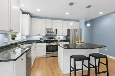 640 West Barry Avenue Chicago IL 60657