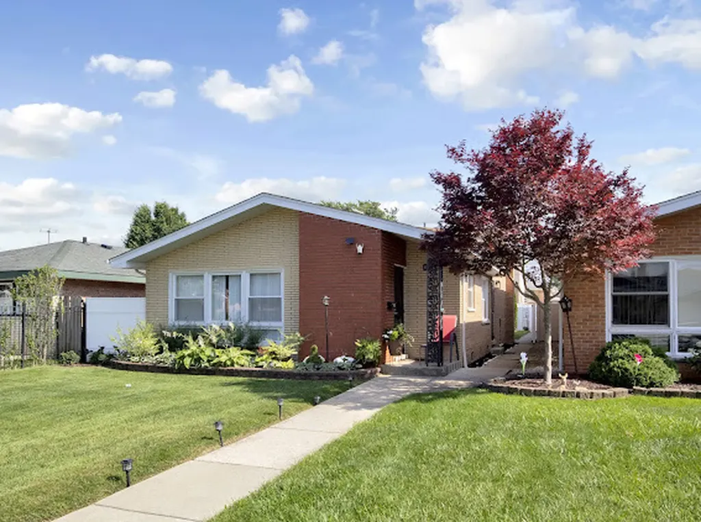 4339 West 83rd Street Chicago IL 60652